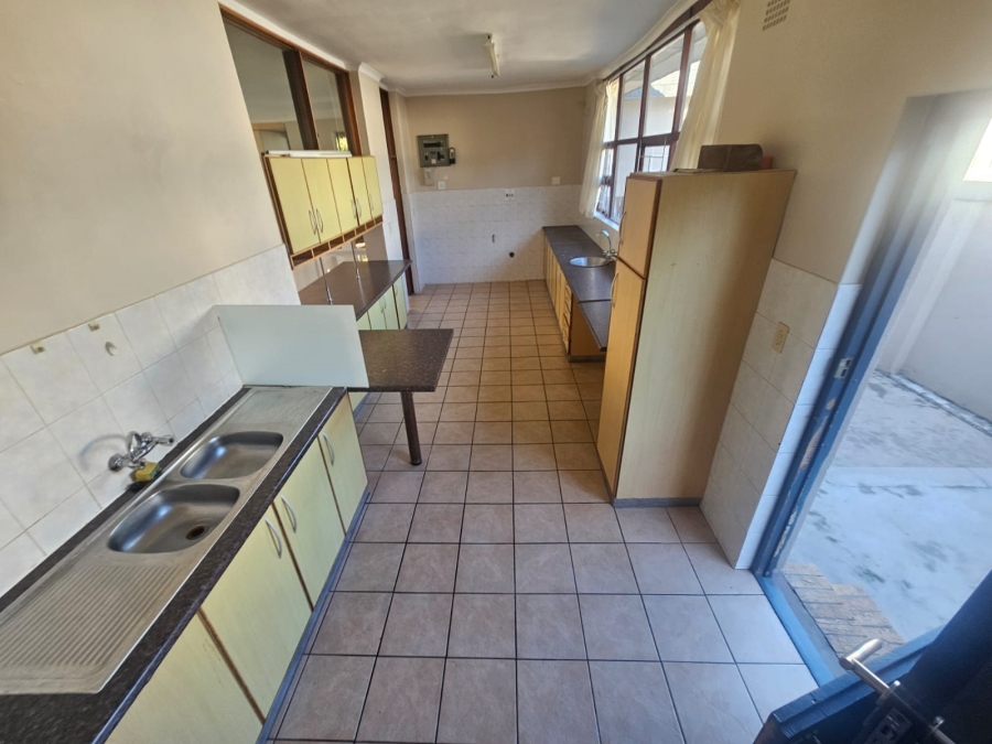 4 Bedroom Property for Sale in Vierlanden Western Cape